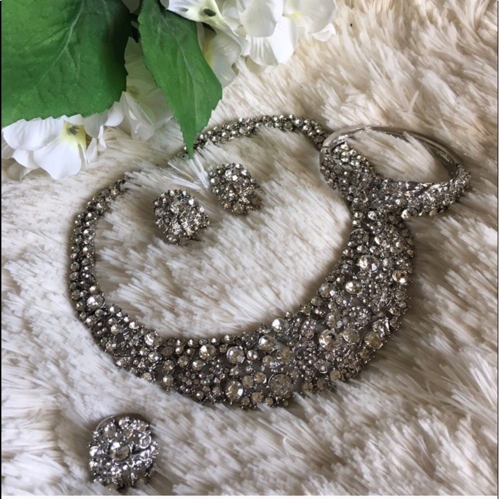 Statement necklace, bracelet, ring and earrings.